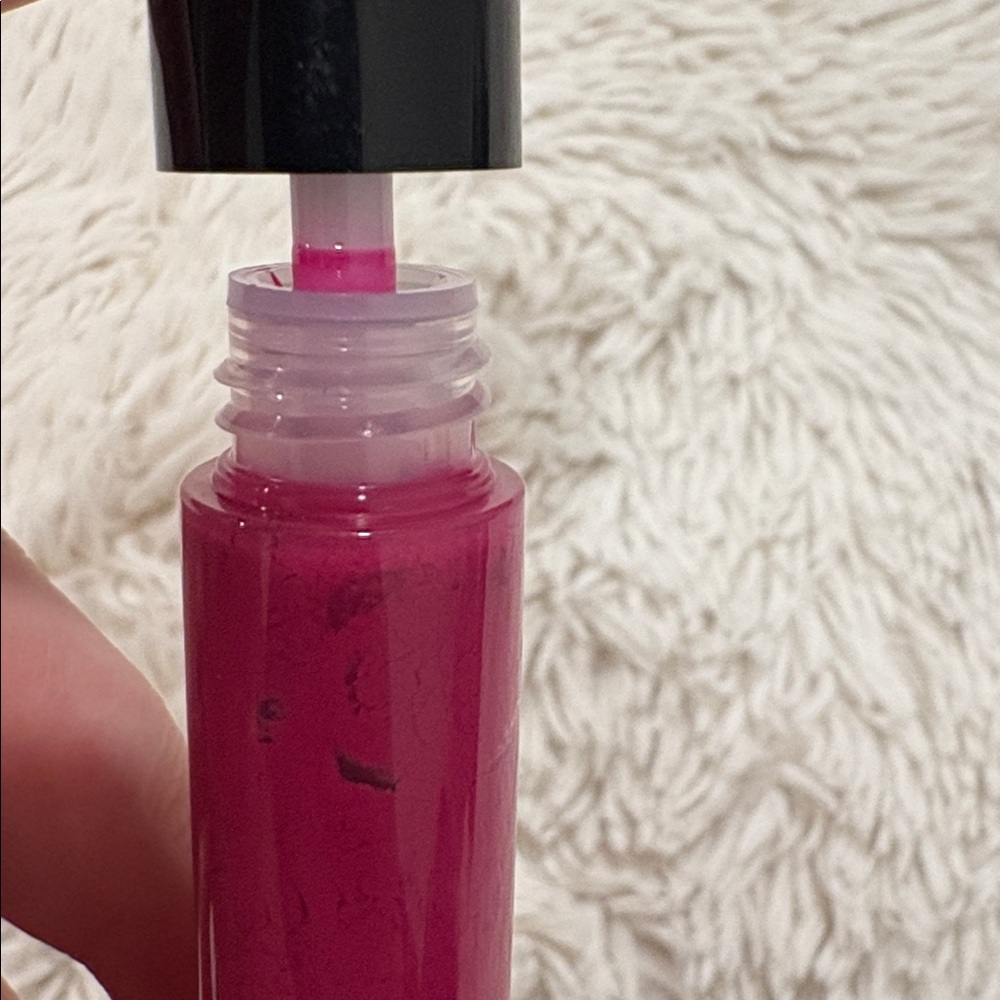 MAC Cosmetics Lipglass in Vibrant Pink - Picture 3 of 3